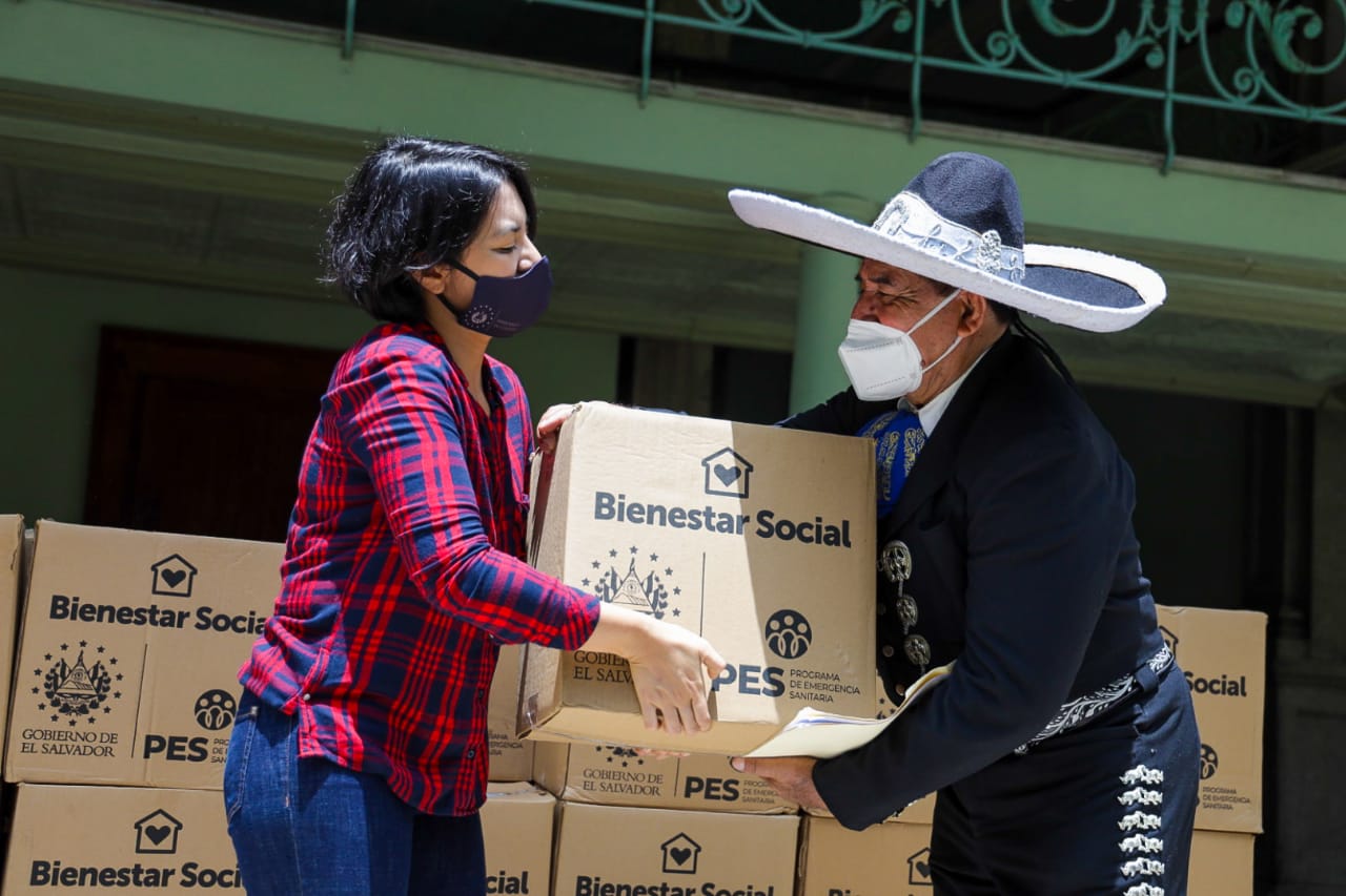 Artistas de Chalatenango y del oriente del país reciben paquetes alimentarios del Gobierno artistas-de-chalatenango-y-del-oriente-del-pais-reciben-paquetes-alimentarios-del-gobierno